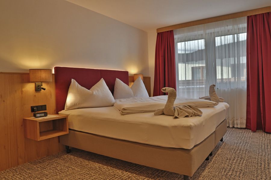 Schlafzimmer im Appartement Zirbenherz